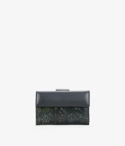 Femme Bosanova Portefeuilles | Portefeuille moyen en cuir vert avec imprimé