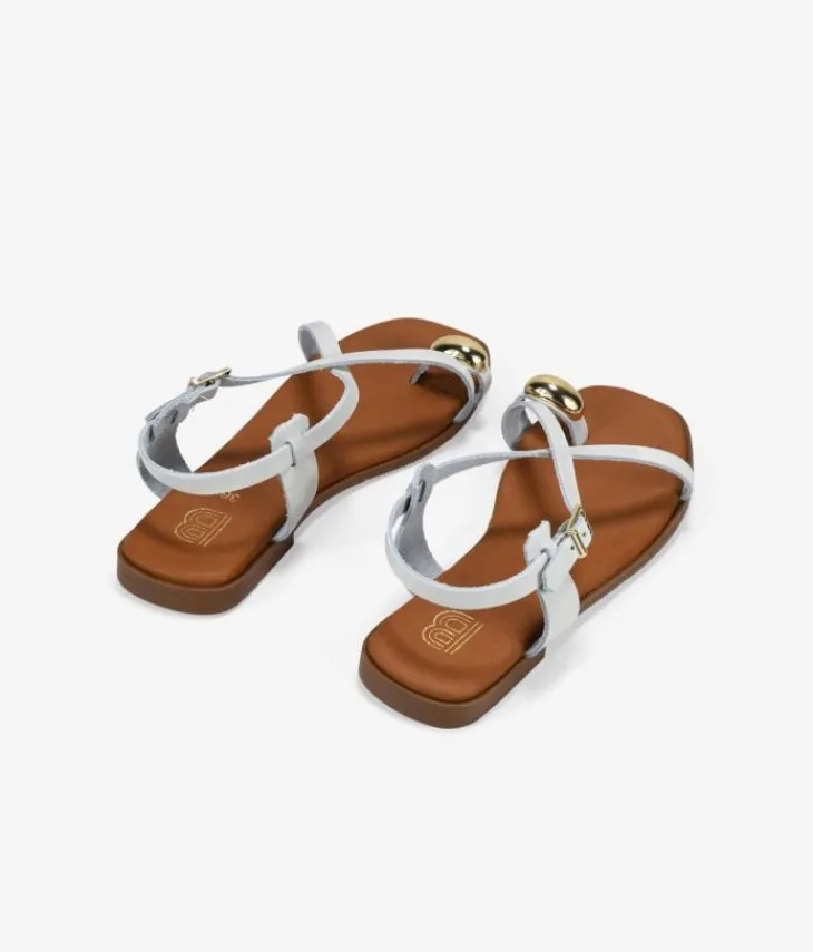 Bosanova Sandales Plates | Chaussures En Cuir | Sandales tongs en cuir blanc avec ornements métalliques