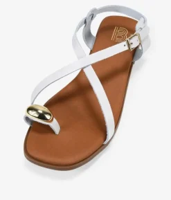 Bosanova Sandales Plates | Chaussures En Cuir | Sandales tongs en cuir blanc avec ornements métalliques
