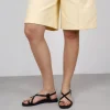 Bosanova Sandales Plates | Chaussures En Cuir | Sandales tongs en cuir noir avec ornements métalliques
