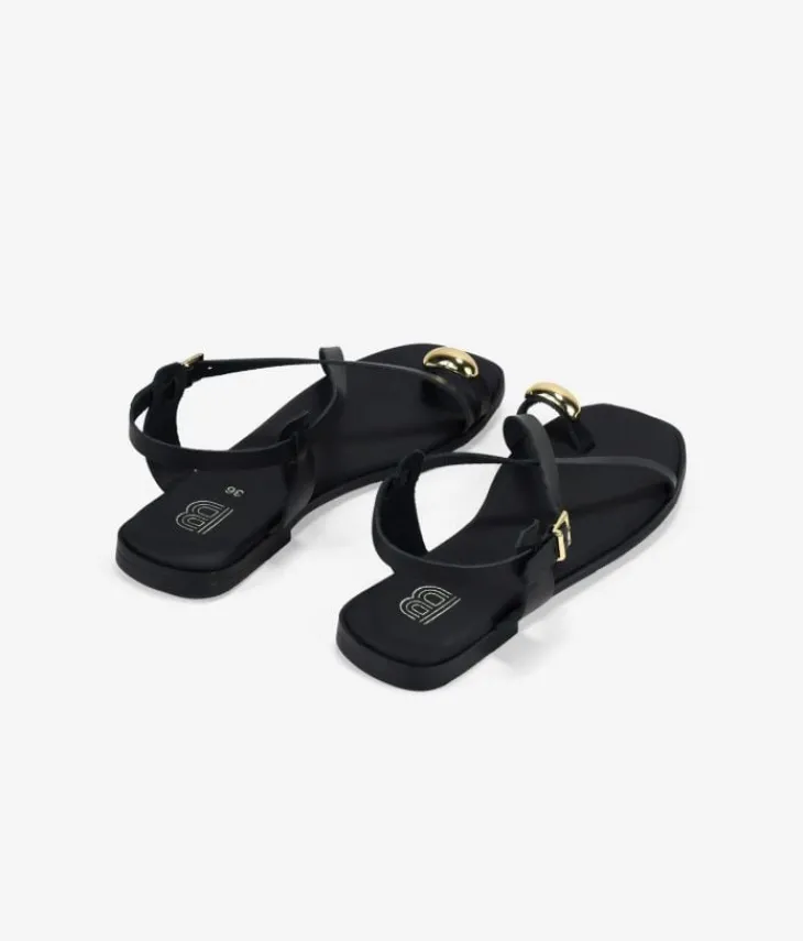 Bosanova Sandales Plates | Chaussures En Cuir | Sandales tongs en cuir noir avec ornements métalliques